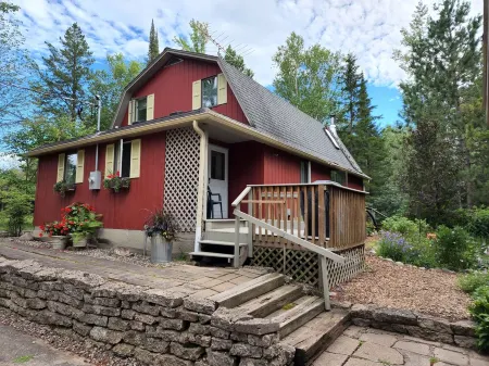 Quiet Cottage in the Woods on the Edge of Town