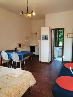 Lakefront studio with garden