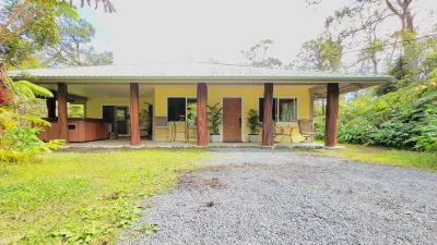 Rainforest Retreat w/Outdoor Fireplace & Hot Tub Hotels near Pygoya's Rain Forest Gardens