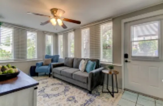 HOLIDAY SALE! Nice Downtown Dunedin Bungalow!