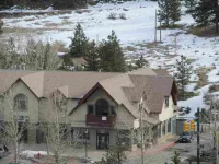 Contemporary Loft Condo overlooking the Big Thompson River in Estes Park