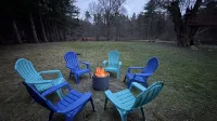Modern Rustic Retreat- King bed, hot tub, wineries, waterfalls, hiking, Cornell