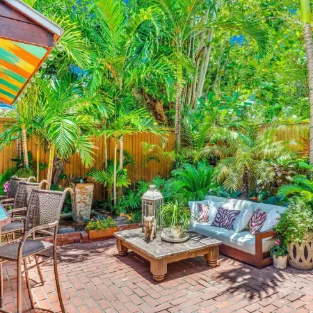 Historic Key West Gem: Private Tiki Bar, 4 En Suites, Walk to Duval & Beach