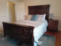 Luxury on the river, steps to downtown &boat ramp!