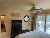 Wrightwood chalet with a/c, fireplace, elevated deck and beautiful views.