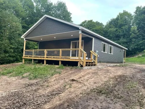 Hidden Hideway, fully furnished home perfect for family get aways!