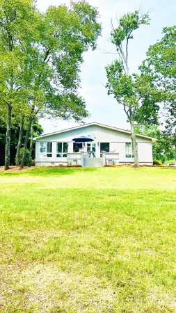 Lake Hartwell House - Sunsets & Deep Water Dock - Close to Clemson & Anderson Отели в г. Андерсон