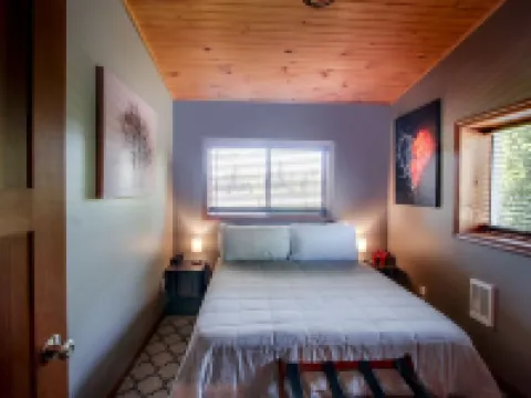 Privat Hot Tub! Sleeps 6 *Traverse City *Sleeping Bear Dunes Hotels in Interlochen