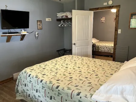 Clean, family/pet friendly AR Ozark Mountain/Norfork Lake Front Cabin