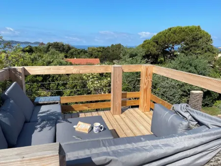 Villa with seafront garden, rare location Отели в г. Пьетроселла