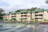 Dreamy HHI Retreat w/ Pool, Gym