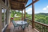 New Luxury Smoky Mountain Country Club Condo, Garage, Washer & Dryer, View!!