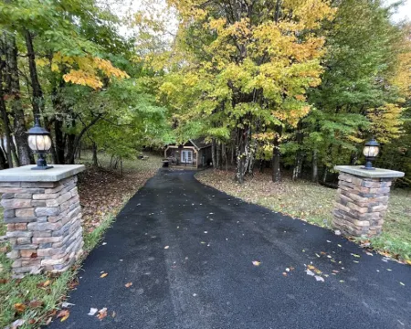 Campfire Retreat with outdoor hot tub under the stars and WiFi Hotels in Upshur County