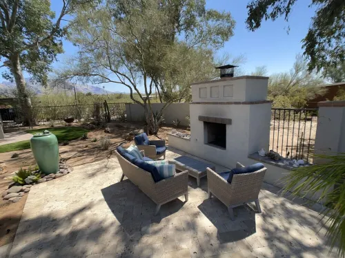 Serene, tree-shaded, mid-century retreat with beautiful views of the Catalinas