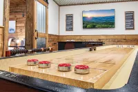 Family Friendly - Secluded Cabin - 3 Bedrooms - Playground - Jacuzzi - Game Room