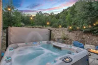 Zion Luxe Family Escape: HotTub, Games, Sleeps 14