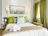 The Cardinal D / QUEEN 1BD/1BA Studio Hotels near Old Fashioned Butcher Shoppe of Evansville