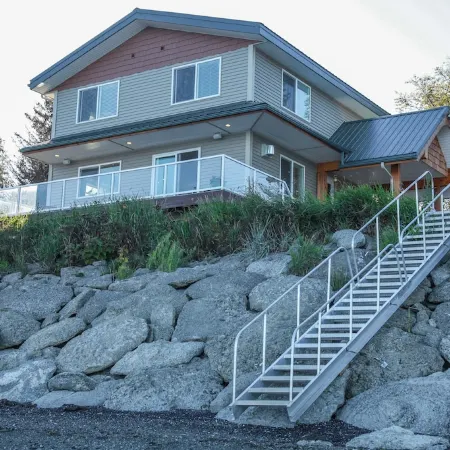Seafarer's Beach House Beach Front Property, Amazing Views!