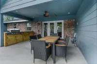 5BR Family Gem: Barbecue, Swim & Relax!