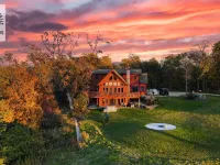 River View Lodge, Sunset Views over Mississippi River w/ Hot Tub Hotels in Freeman