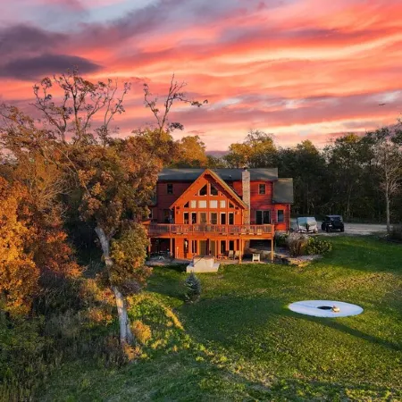 The River View Lodge Sun Set Views over Looking Mississippi River Romantic