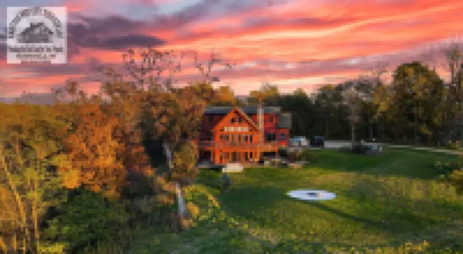 The River View Lodge Sun Set Views over Looking Mississippi River Romantic