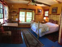 Camp Lillian Gorgeous New Cabin with Mountain Views Hotels in Johnsburg
