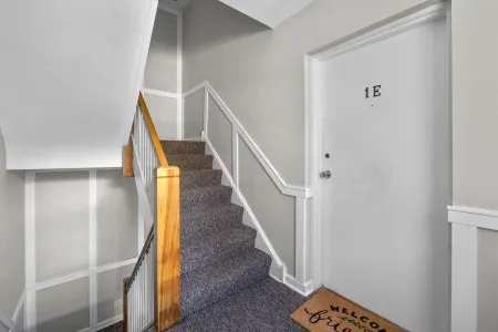 Modern Spacious New Renovation 1BR Evanston Отели в г. Эванстон