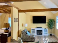 Ellie's Loft brand new downtown Nashville, IN! Hotels in Nashville