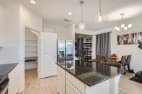 Serenity Haven: Charming 5 Bed with Moden Amenities