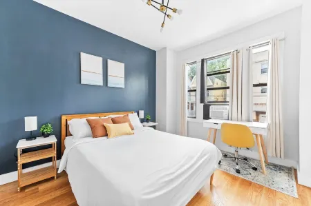 NEW! 2BR Apt w/ NYC skyline views, 30 min to NYC! Отели рядом со станцией Хобокен-Поезд