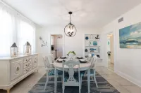 Downtown Bradenton Bliss: 3-Bed Apartment