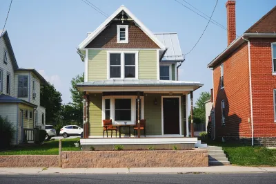 Belle on Buford<br>Apt 1-1st Floor Hotels near Rupp House