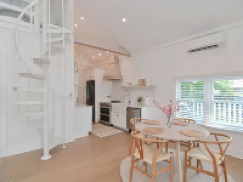The Beach Nest-Lux Cottage Steps to the Beach クリントンのホテル
