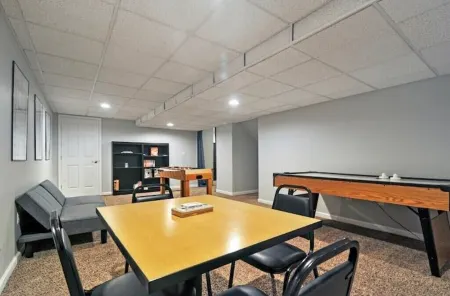 Spacious 5 Bedroom w/Pool, Patio and Theater