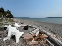 Year Round Beachfront Escape.  Mountain Views, Hot Tub, Dedicated Retreat Room