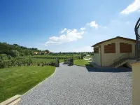 Luxury Tuscany Villa with Private Pool, 13 Sleeps. Lucca 10 km.