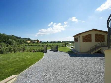 Luxury Tuscany Villa with Private Pool, 13 Sleeps. Lucca 10 km. Отели рядом с достопримечательностью «ASD Calcio Tau Altopascio»