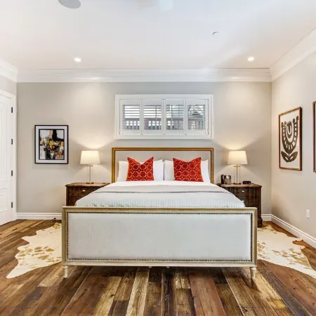 Sonoma Bungalow Studio Suite 6 is located just steps from Historic Sonoma Plaza