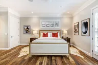Sonoma Bungalow Studio Suite 6 is located just steps from Historic Sonoma Plaza