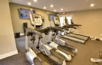 ★Strip views w/amenities! Pool, fitness center, W/D in-unit & FREE parking!★