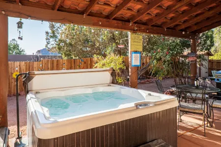Beautiful Custom Home Steps Away From Red Rock Trails With A Relaxing Hot Tub!