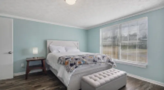 Dog Friendly !! Renovated House in East Panama City, Near Tyndall AFB  & PCB, Hotels in Parker