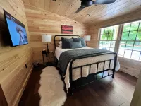 NEW ADIRONDACK LUXURY CABIN WITH YEAR-ROUND HEATED PLUNGE POOL
