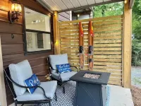 Lake Martin Boathouse great for couples: steps to the dock. Paddleboat included.