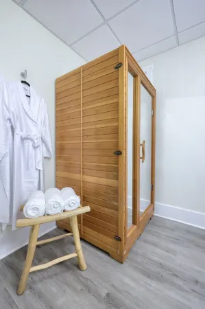 Delightful Small Town Escape — Sauna & Parking