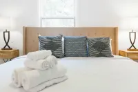 Kings, Kitchens & Comfort In Modern Cedar Home