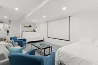 San Diego-Themed Escape Room and Stay Hotels in Vista