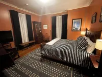 Updated Historic Home, in the Heart of Greenfield. Walking distance to downtown! Hotels in Greenfield