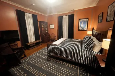 Updated Historic Home, in the Heart of Greenfield. Walking distance to downtown! Hotels near Macy Park